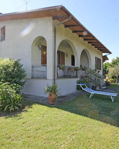 Casa Il Prato: Pflanze, Himmel, Eigentum, Gebäude, Fenster, Baum, Grundstueck, Tür, Hütte, Haus