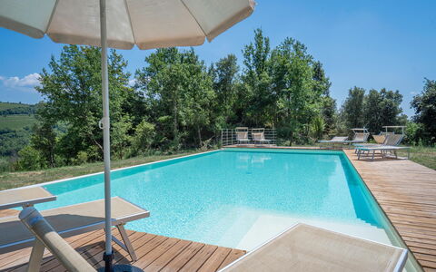 Casolare Torre With Pool And Ac: Schwimmbad, Gartenmöbel, Möbel, Resort, Verbundwerkstoff, Sonnenliege, Eco Hotel, Schatten, Stuhl, Villa