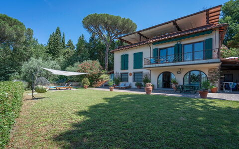 Chianti Hills Apartment, Pool, Ac: Pflanze, Eigentum, Fenster, Himmel, Baum, Gebäude, Grundstueck, Gras, Schatten, Freizeit
