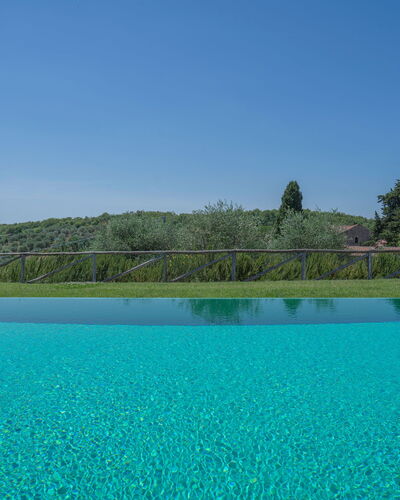 Chiara House In Galenda, Chianti, Pool And Nature: Wasser, Himmel, Wasservorräte, Pflanze, Natur, Baum, Natürliche Landschaft, See, Küsten Und Ozeanische Forms, Schwimmbad