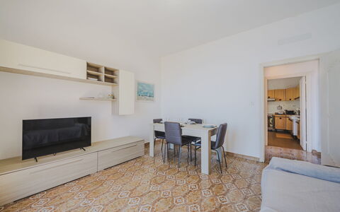 Daniela: Gebäude, Holz, Halle, Bilderrahmen, Flooring, Fussboden, Wohnzimmer, Haus, Tabelle, Grundeigentum