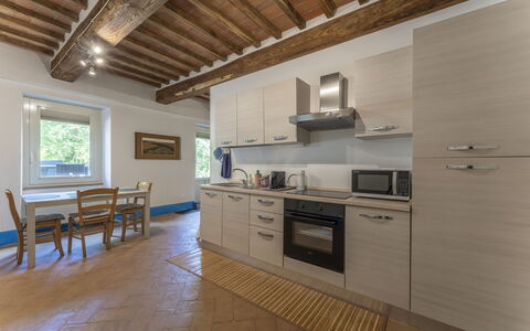 Le Casaline Di Sopra, Massa Marittima: Cabinetry, Möbel, Countertop, Stuhl, Schublade, Fenster, Herd, Holz, Gebäude, Küchengerät