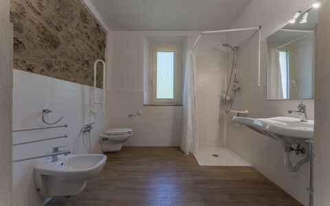 Le Casaline Di Sopra, Massa Marittima: Spiegel, Zapfhahn, Armatur, Badewanne, Eigentum, Fenster, Sinken, Badezimmer, Lila