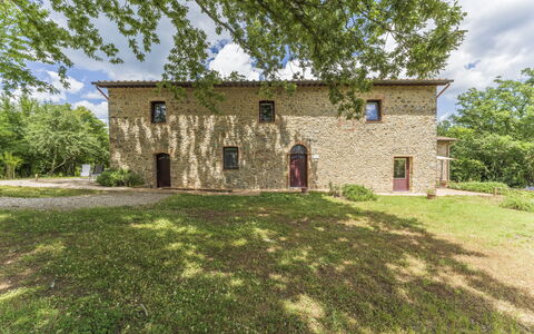 Le Casaline Di Sopra, Massa Marittima: Pflanze, Himmel, Fenster, Gebäude, Baum, Wolke, Grundstueck, Hütte, Gras, Landschaft