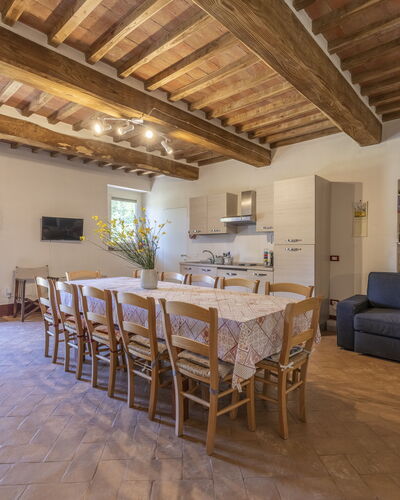 Le Casaline Di Sopra, Massa Marittima: Tabelle, Möbel, Eigentum, Couch, Zimmerpflanze, Holz, Fenster, Interior Design, Flooring, Fussboden