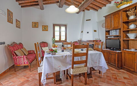 La Montanina: Möbel, Tabelle, Eigentum, Fenster, Stuhl, Cabinetry, Holz, Interior Design, Die Architektur, Gebäude