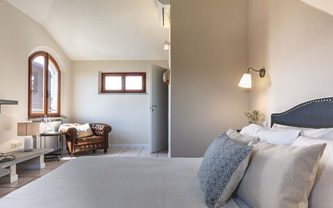 Villa i Portici: Interior Design, Wand, Möbel, Schlafzimmer, Holz, Bett, Flooring, Fussboden, Decke, Beleuchtung