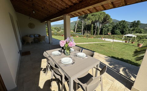 Casa Viviani: Tabelle, Möbel, Blume, Pflanze, Stuhl, Baum, Gebäude, Gartenmöbel, Holz, Interior Design