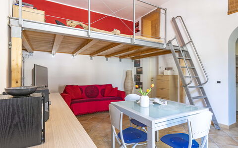 Florentine Careggi Loft: Tabelle, Möbel, Eigentum, Couch, Holz, Gebäude, Interior Design, Fussboden, Flooring, Komfort