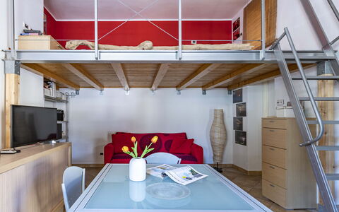 Florentine Careggi Loft: Tabelle, Möbel, Eigentum, Gebäude, Textil, Holz, Stuhl, Interior Design, Geschirr, Die Architektur
