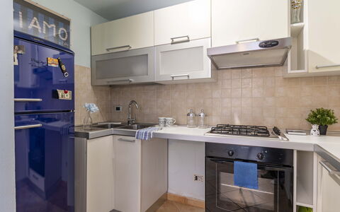 Florentine Careggi Loft: Cabinetry, Countertop, Spüle, Zapfhahn, Sinken, Eigentum, Gebäude, Herd, Küche, Küchengerät