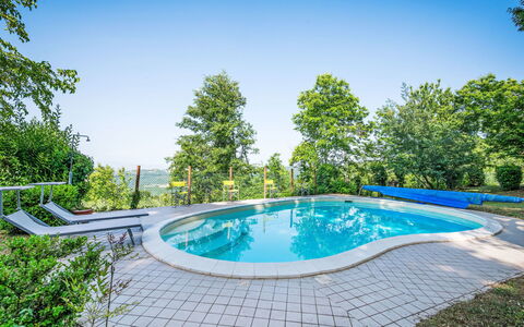 I Tre Castagni: Blau, Schwimmbad, Resort, Freizeit, Eco Hotel, Schatten, Garten, Landscaping, Gartenmöbel, Ferienort