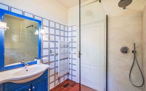 I Tre Castagni: Flooring, Wand, Armatur, Fussboden, Interior Design, Badezimmer, Installation, Decke, Zapfhahn, Zimmer