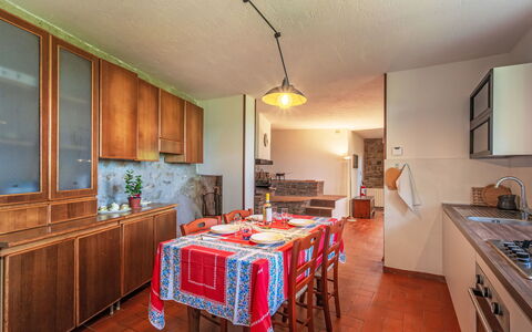 I Tre Castagni: Wand, Flooring, Interior Design, Holz, Decke, Möbel, Fussboden, Küche, Zimmer, Countertop