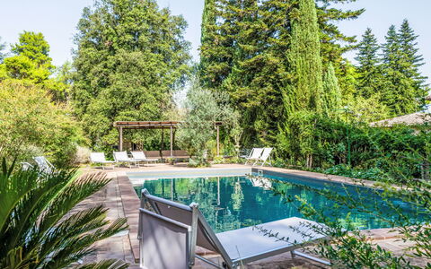 Il Giardino di Eugenia: Wasser, Pflanze, Himmel, Pflanzengemeinschaft, Natur, Baum, Natürliche Landschaft, Botanik, Vegetation, Schwimmbad