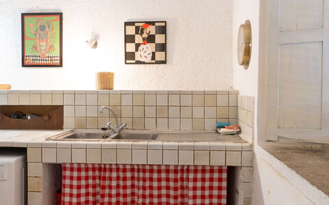 Il Giardino di Eugenia: Spüle, Cabinetry, Zapfhahn, Sinken, Eigentum, Armatur, Countertop, Holz, Küche, Interior Design