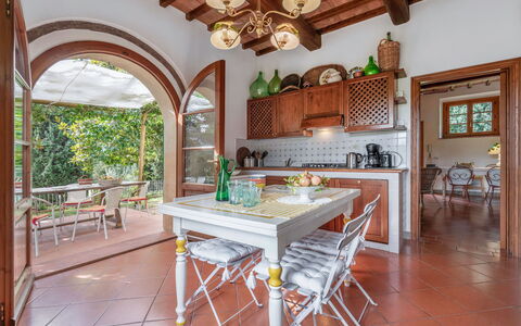 La Tesa Country House With Pool S. Gimignano: Tabelle, Möbel, Holz, Countertop, Stuhl, Küche, Interior Design, Holzbeize, Flooring, Fussboden