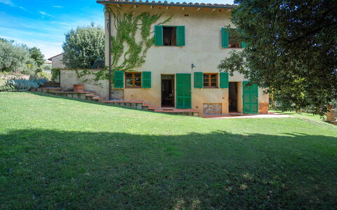 La Tesa Country House With Pool S. Gimignano: Grün, Ländliches Gebiet, Hütte, Rasen, Garten, Bauernhaus, Hinterhof, Dorf, Garten, Landscaping