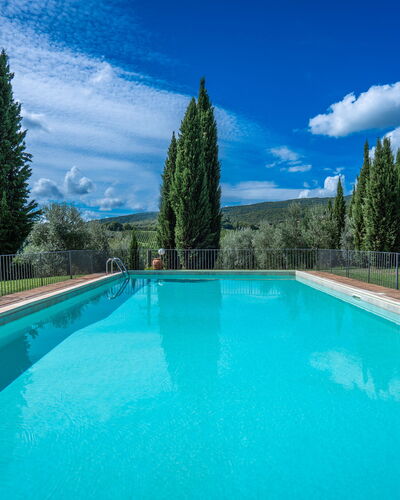 La Tesa Country House With Pool S. Gimignano: Blau, Schwimmbad, Eco Hotel, Landscaping, Hazienda, Immergrün, Lärche, Villa