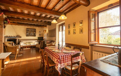 La Maggiolina & La Bastide: Tabelle, Möbel, Eigentum, Fenster, Stuhl, Holz, Interior Design, Gebäude, Haus, Grundeigentum