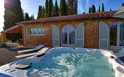 Casa Andrea: Wasser, Himmel, Eigentum, Pflanze, Fenster, Wolke, Azurblau, Baum, Gebäude, Schwimmbad