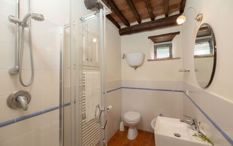 Villa Delle Rose: Armatur, Eigentum, Spiegel, Sinken, Zapfhahn, Badezimmer, Duschkopf, Bad Sink, Gebäude
