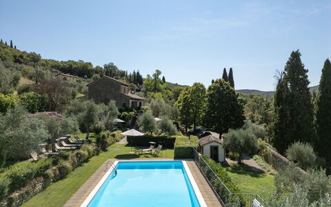 Villa Delle Rose: Wasser, Pflanze, Himmel, Eigentum, Baum, Schwimmbad, Natürliche Landschaft, Gras, Landschaft, Strauch