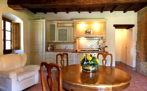 Residence Marino: Zimmer, Eigentum, Möbel, Gebäude, Interior Design, Wohnzimmer, Decke, Tabelle, Zuhause, Grundeigentum