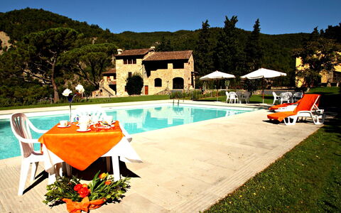 Residence Marino: Schwimmbad, Eigentum, Urlaub, Haus, Resort, Freizeit, Gebäude, Sommer, Estate, Sonnenliege