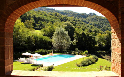 Residence Marino: Eigentum, Schwimmbad, Natürliche Landschaft, Gras, Estate, Die Architektur, Haus, Baum, Grundeigentum, Landschaft