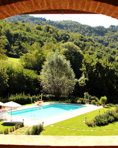 Residence Marino: Eigentum, Schwimmbad, Natürliche Landschaft, Gras, Estate, Die Architektur, Haus, Baum, Grundeigentum, Landschaft