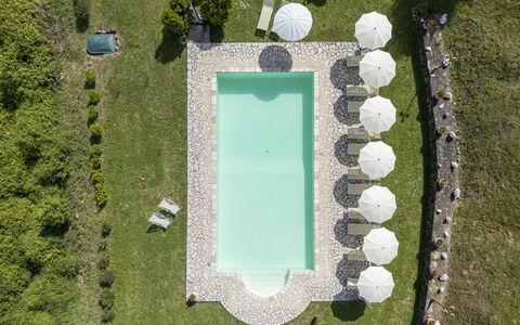 Marcigliana Cottage, Pool, Radicondoli: Eigentum, Azurblau, Wasser, Grundstueck, Gras, Rechteck, Freizeit, Landschaft, Technologie, Urban Design