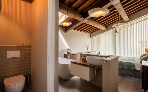 Melaiolo Modern Apartment with Pool, Montaione, To: Interior Design, Armatur, Flooring, Holz, Decke, Fussboden, Beleuchtung, Installation, Badezimmer, Zuhause