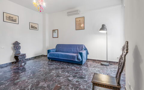 Romina Apartment, Florence, Campo Marte: Flooring, Fussboden, Interior Design, Zimmer, Couch, Möbel, Decke, Wohnung, Wohnzimmer
