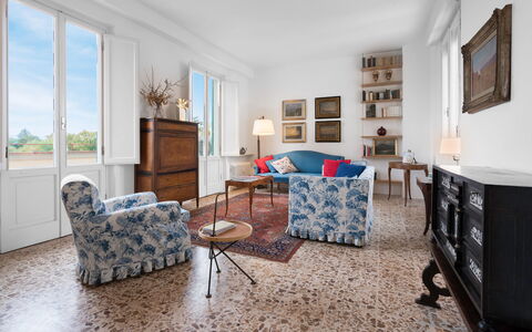 Orto Botanico Apartment With Terrace And Dome View: Bilderrahmen, Möbel, Fenster, Tabelle, Azurblau, Holz, Cabinetry, Schublade, Wohnzimmer, Interior Design