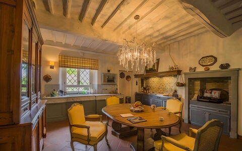 Villa Bongi: Möbel, Interior Design, Holz, Stuhl, Flooring, Tabelle, Decke, Beleuchtung, Zuhause, Küche