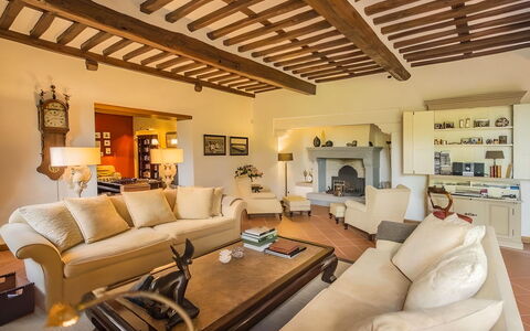 Villa Bongi: Möbel, Interior Design, Wand, Couch, Flooring, Decke, Holz, Zimmer, Wohnzimmer, Fussboden