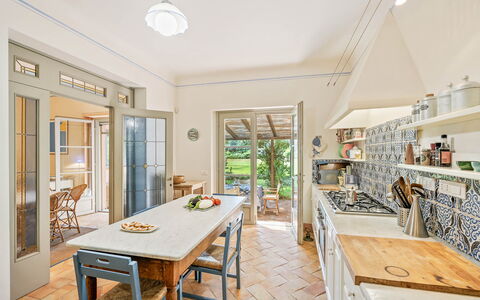 Casale Rosa: Möbel, Interior Design, Flooring, Holz, Küche, Countertop, Fussboden, Decke, Cabinetry, Zuhause