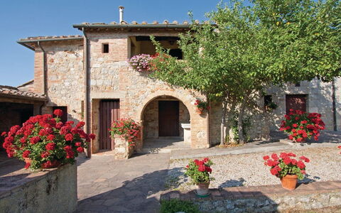 La Palazzina, Ville Di Corsano, Home And Pool: Blume, Pflanze, Gebäude, Eigentum, Fenster, Himmel, Haus, Die Architektur, Blumentopf, Tür
