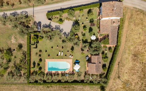 Villa Elena: Haus, Wohngebiet, Schwimmbad, Grundstueck, Estate, Menschliche Siedlung, Zuhause, Bauernhaus, Hazienda