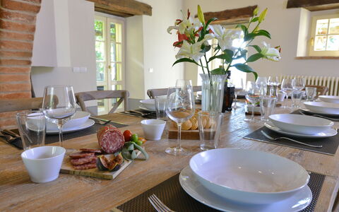 Villa Il Troscione: Möbel, Geschirr, Tabelle, Stuhl, Holz, Interior Design, Küche & Esszimmer Tisch, Servierware, Esszimmer, Flooring