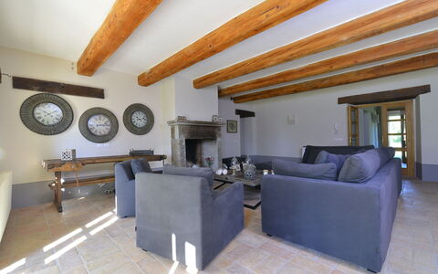 Villa Il Troscione: Möbel, Interior Design, Wand, Flooring, Holz, Fussboden, Decke, Zimmer, Couch, Wohnzimmer