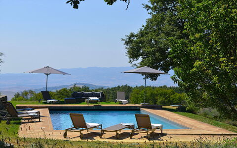 Villa Il Troscione: Schwimmbad, Sonnenliege, Gartenmöbel, Schatten, Resort, Garten, Landscaping, Eco Hotel, Läge, Regenschirm