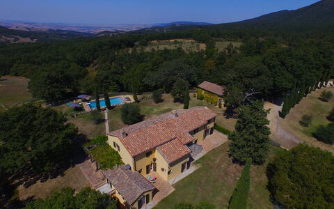 Villa Il Troscione: Haus, Einfach, Zuhause, Landschaft, Ländliches Gebiet, Grundstueck, Wiese, Estate, Hütte, Menschliche Siedlung