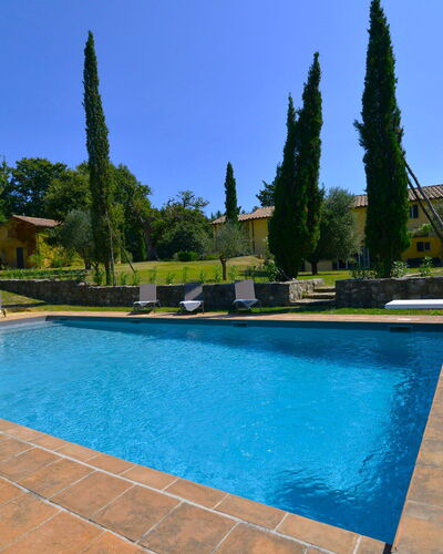 Villa Il Troscione: Blau, Schwimmbad, Schatten, Garten, Landscaping, Resort, Gartenmöbel, Water Feature, Hazienda, Hinterhof