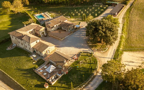 La Capanna, Borgo Campassini, Monteriggioni: Wohngebiet, Haus, Zuhause, Estate, Landschaft, Einfach, Grundstueck, Ländliches Gebiet, Menschliche Siedlung, Hütte