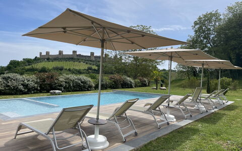 La Capanna, Borgo Campassini, Monteriggioni: Möbel, Regenschirm, Gartenmöbel, Stuhl, Schatten, Tisch Im Freien, Tabelle, Sonnenliege, Garten, Überdachung