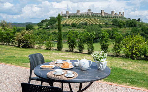 Le Volte, Borgo Campassini, Monteriggioni: Strauch, Grundstueck, Ground, Gartenmöbel, Garten, Plantage, Tisch Im Freien, Hecke, Rasen, Landscaping