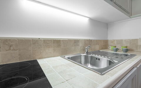 Le Volte, Borgo Campassini, Monteriggioni: Küche, Countertop, Decke, Interior Design, Major Appliance, Küchengerät, Flooring, Beleuchtung, Light Fixture, Fussboden