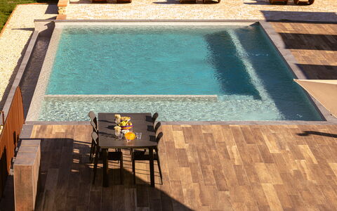 Il Borgo, Borgo Campassini, Monteriggioni: Schwimmbad, Holz, Flooring, Fussboden, Verbundwerkstoff, Gartenmöbel, Holzbeize, Flagstone, Hartholz, Holzboden